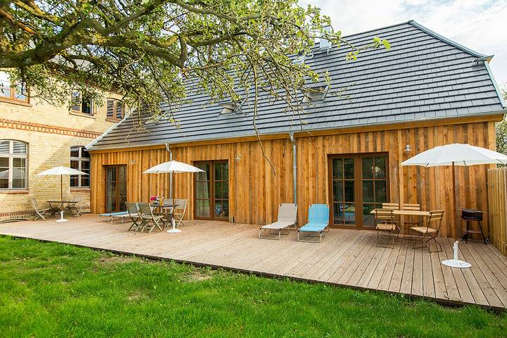 Ferienwohnung für 2 Personen, mit Garten und Sauna sowie Terrasse, kinderfreundlich in Fünfseen