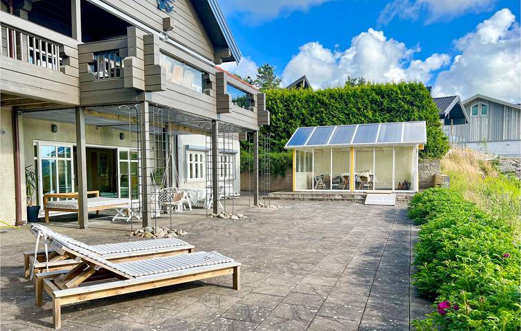 Ferienwohnung für 7 Personen, mit Terrasse und Garten in Henan