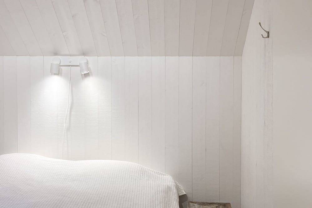 Fantastic location next to Lake Sommen in Sommen