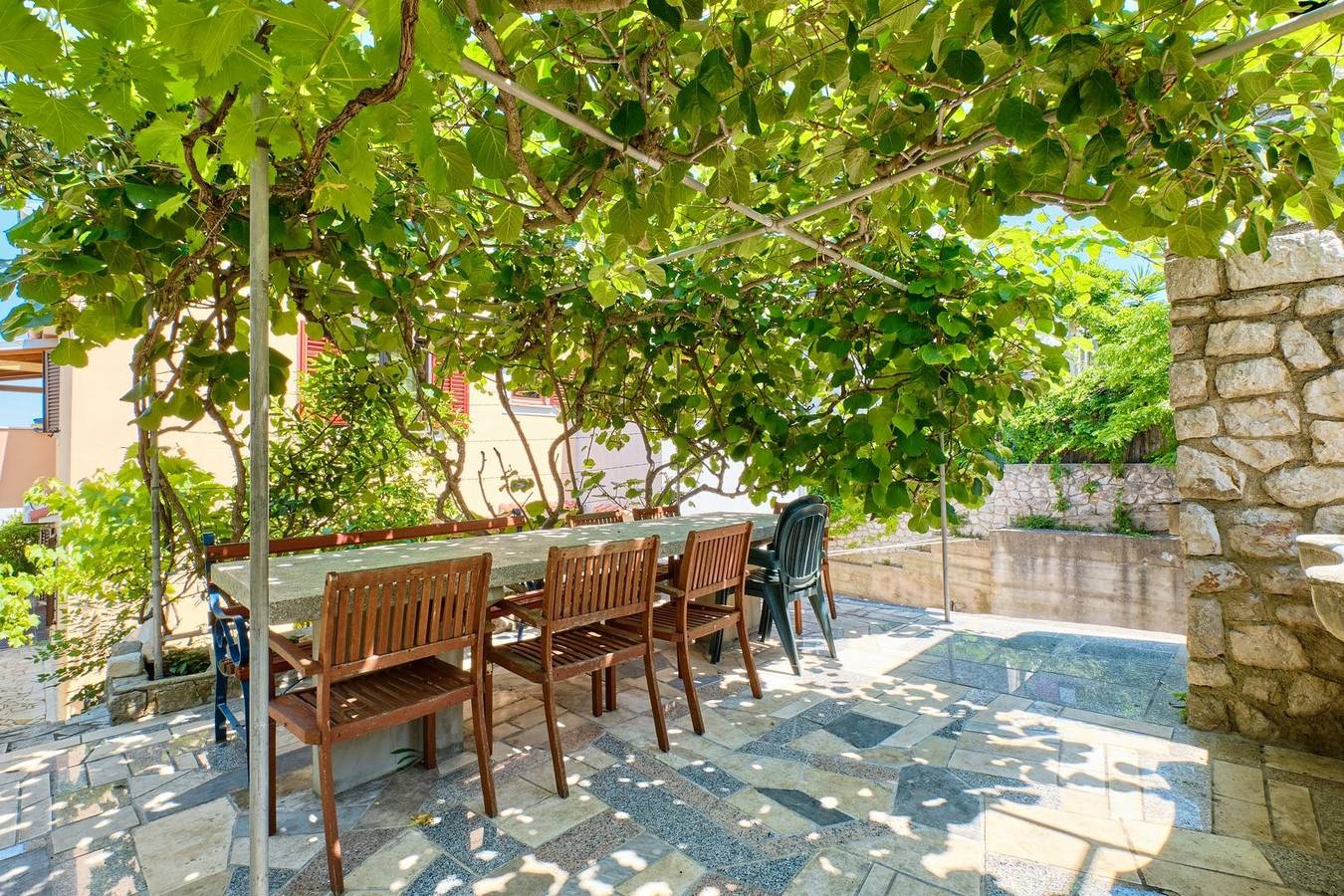 Ganze Wohnung, Apartment Ady 1 befindet sich in Mali Lošinj, nur 450 m vom Stadtzentrum entfernt, und bietet Platz für bis zu 5 Personen. Wohnung in Strandnähe. in Mali Lošinj, Lošinj