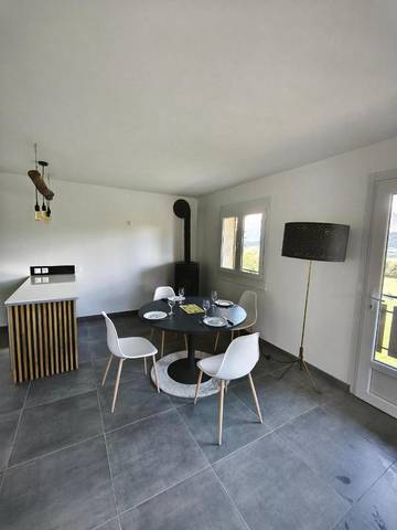 Gîte pour 2 personnes, avec terrasse et vue à Saint-Laurent-du-Cros