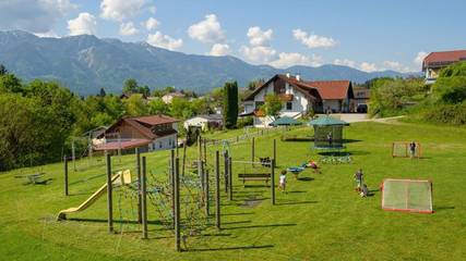 Ferienwohnung für 6 Personen, mit Seeblick und Balkon sowie Garten in Egg am Faaker See