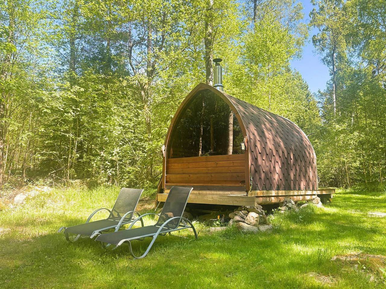Fannys Hus – Ferienhaus mit Panorama-Sauna am Fluss in Småland in Kronoberg