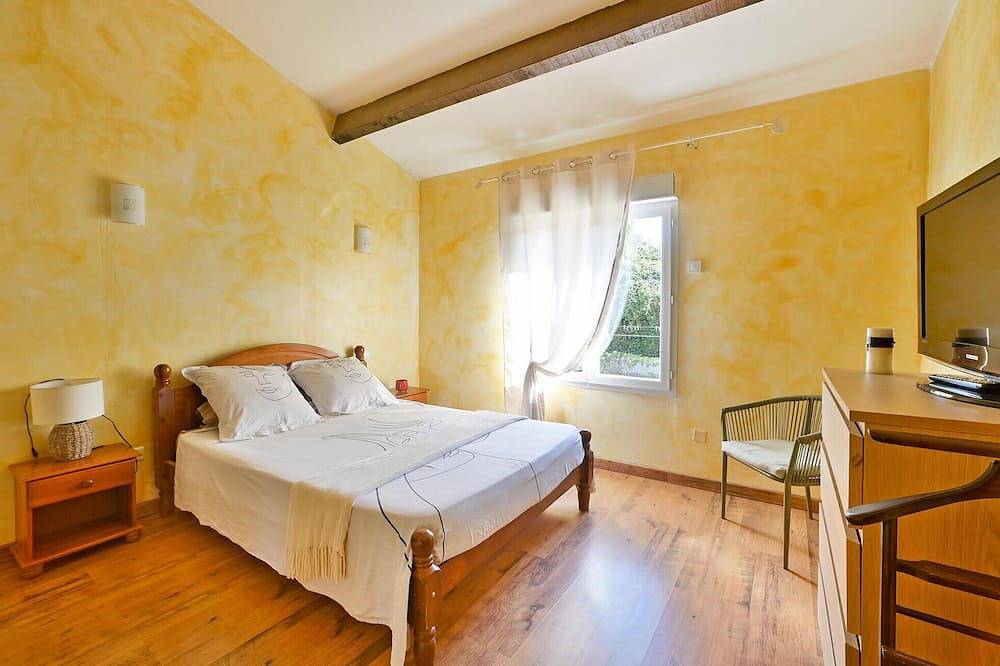 Stunning home in Saint Martin de Crau in Saint-Martin-de-Crau, Arles region