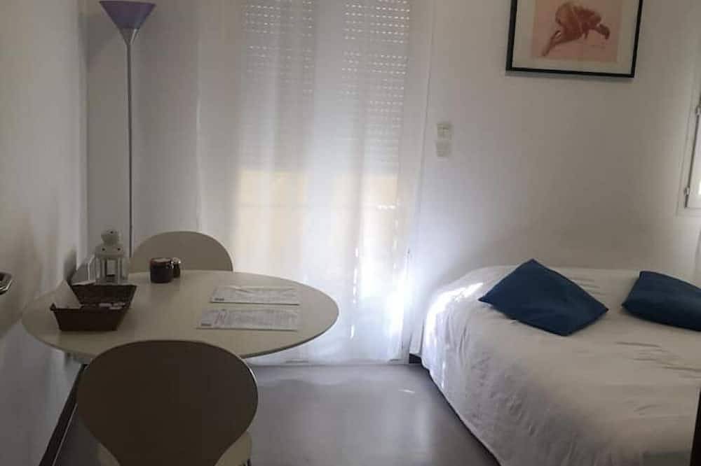 Entire apartment, Studio on English courtyard 2 Tva in Grenoble, Isère