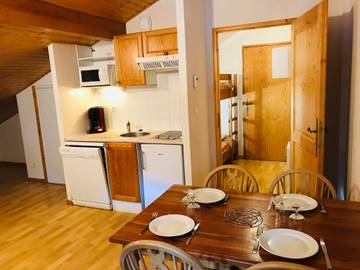 Gîte pour 4 personnes, avec piscine et terrasse, animaux acceptés à Samoëns