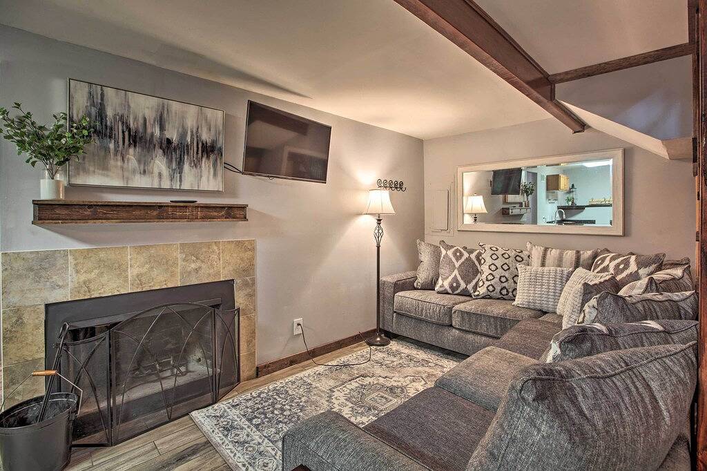 Cozy 'Hillside Hideaway' in Wintergreen Resort! in Wintergreen, Nelson County