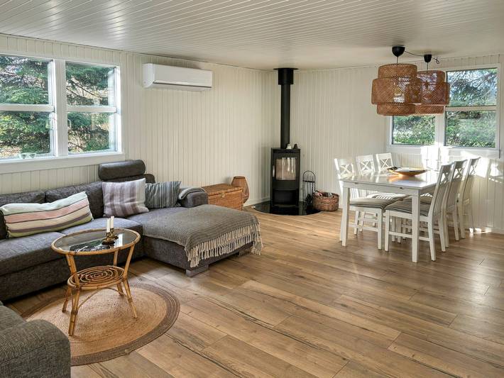 Ferieudlejning for 8 personer, med Terrasse og Have i Lolland