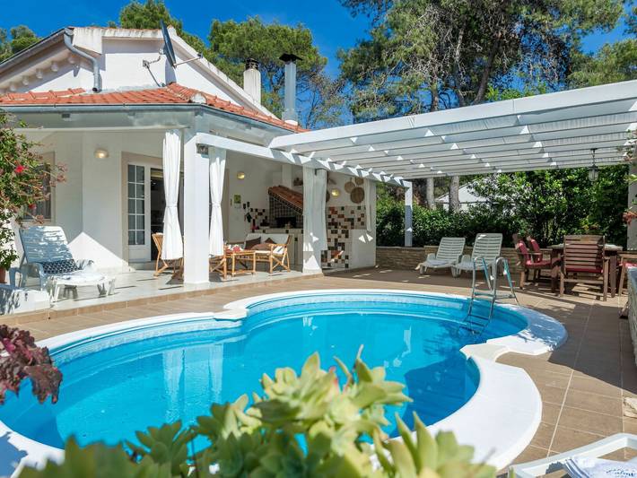 Ferienhaus für 6 Personen, mit Terrasse und Garten in Zadar (Kommun)