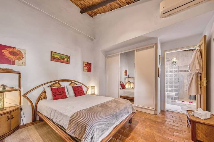 Location de vacances pour 6 personnes, avec jardin dans Salir - 2