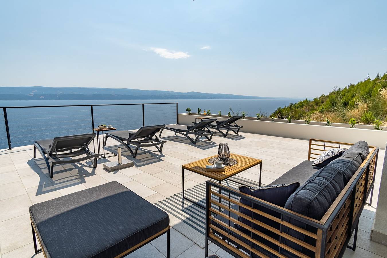 Meerblick Villa Marila mit privatem beheizter Pool mit Hydromassage, 3 Schlafzimmer mit Bad (6+2 Personen), 1 km vom Strand entfernt in Lokva Rogoznica, Split-Dalmatien