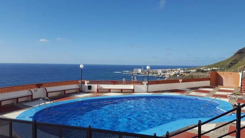 Apartamento de vacaciones para 5 personas, con jardín además de piscina y vistas - 1