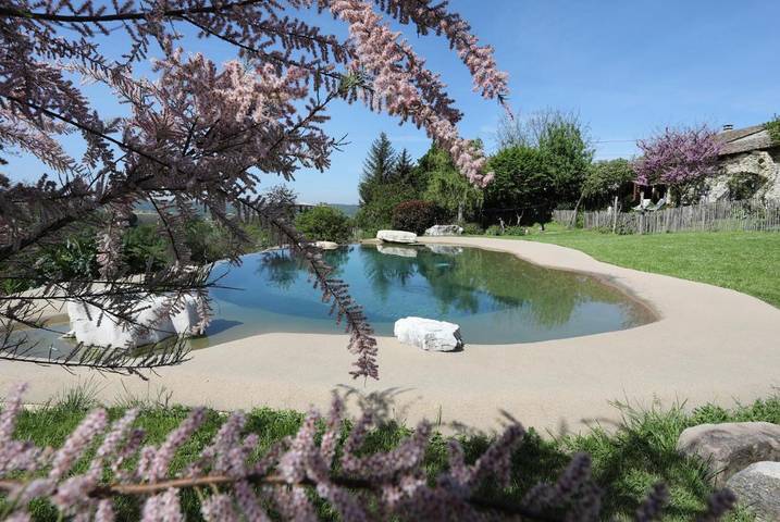 Location de vacances pour 10 personnes, avec vue ainsi que jardin et piscine à Hostun