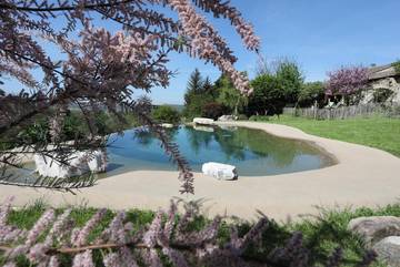 Location de vacances pour 10 personnes, avec jardin ainsi que vue et piscine à Hostun