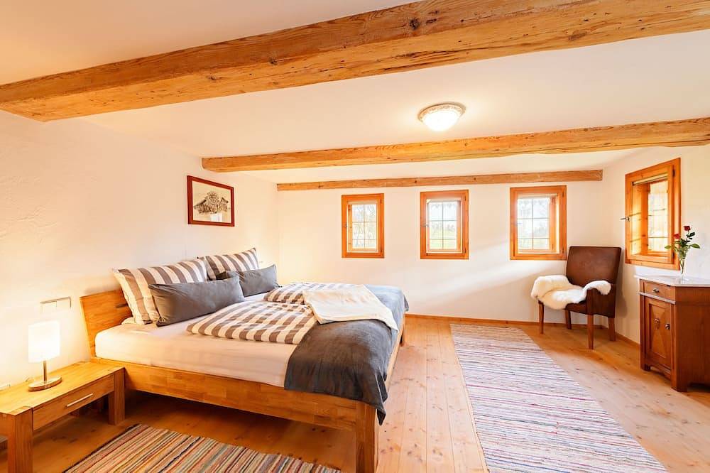 Landsitz Rocky Docky, 5-Sterne-Ferienhaus in Alleinlage am Niedersonthofener See in Waltenhofen, Bayerisch Schwaben