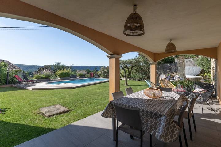 Ferieudlejning for 4 personer, med Jacuzzi og Have