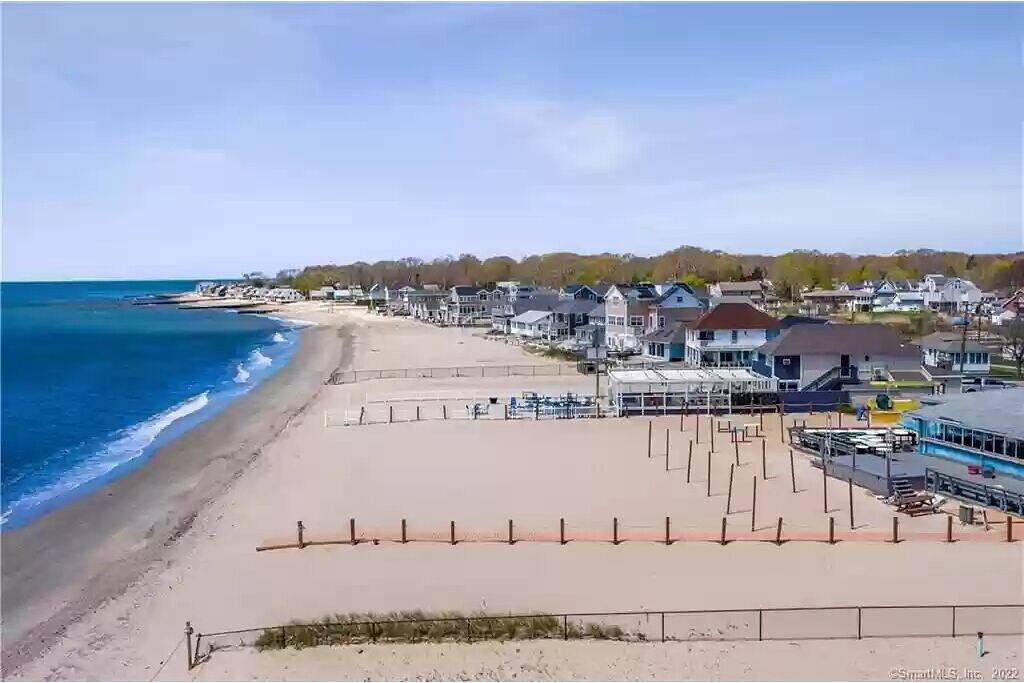 4 Bed/2 Bath -Private Beach: Old Colony in Old Lyme, Connecticut
