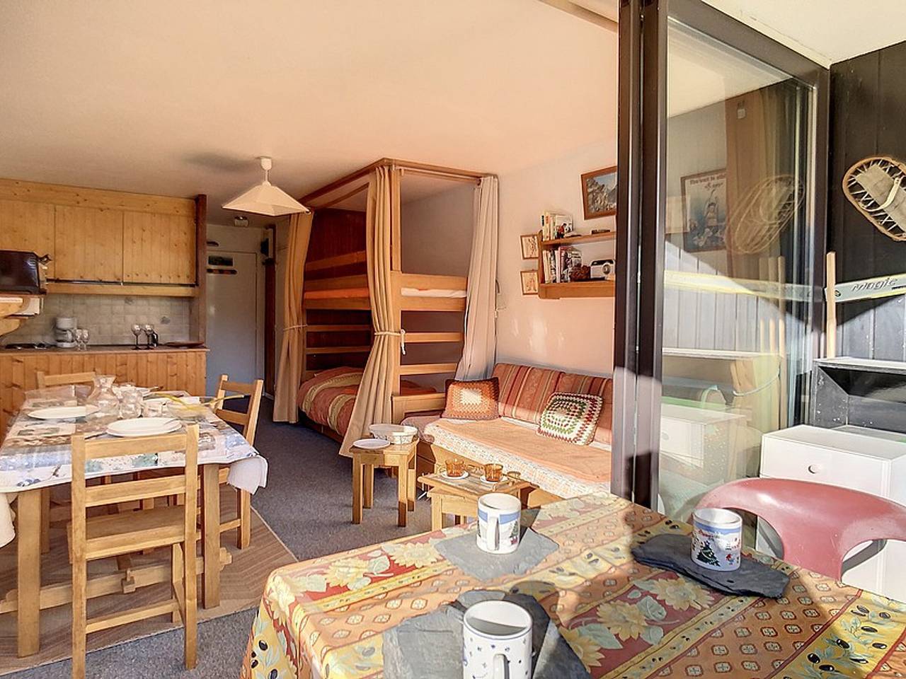 Studio entier, Studio lumineux  Skis aux pieds  Balcon in Les Menuires, Saint-Martin-de-Belleville