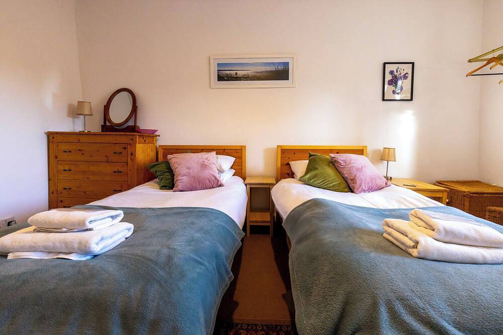 Beautiful Holy Island of Lindisfarne: Dog Friendly Peaceful Retreat. in Holy Island