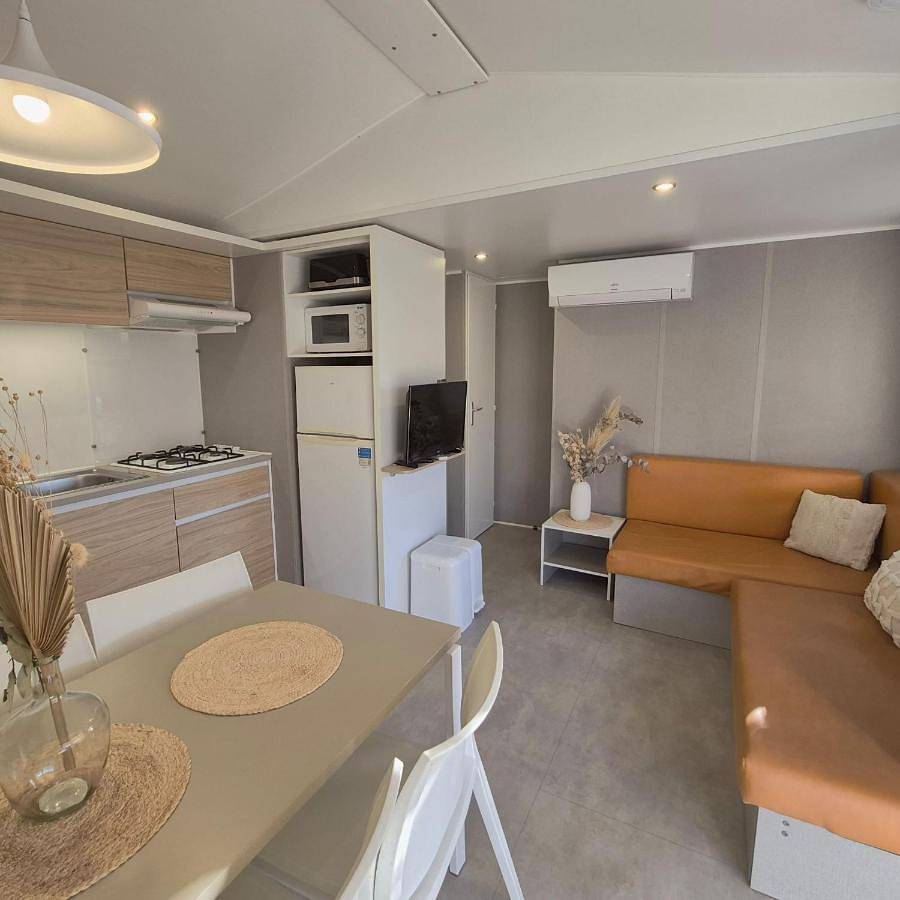 L'Oasis Mobil Home 6 pers à 100m de la Plage Parc Aquatique Camping 5 étoiles Les Dunes in Torreilles, Côte d'Améthyste