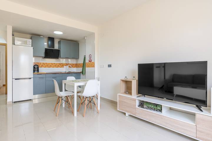 Hel lägenhet, 'Ágora Alhambra' Apartment with Mountain Views, Shared Pool, and Air Conditioning in Atarfe, Granada Provinsen