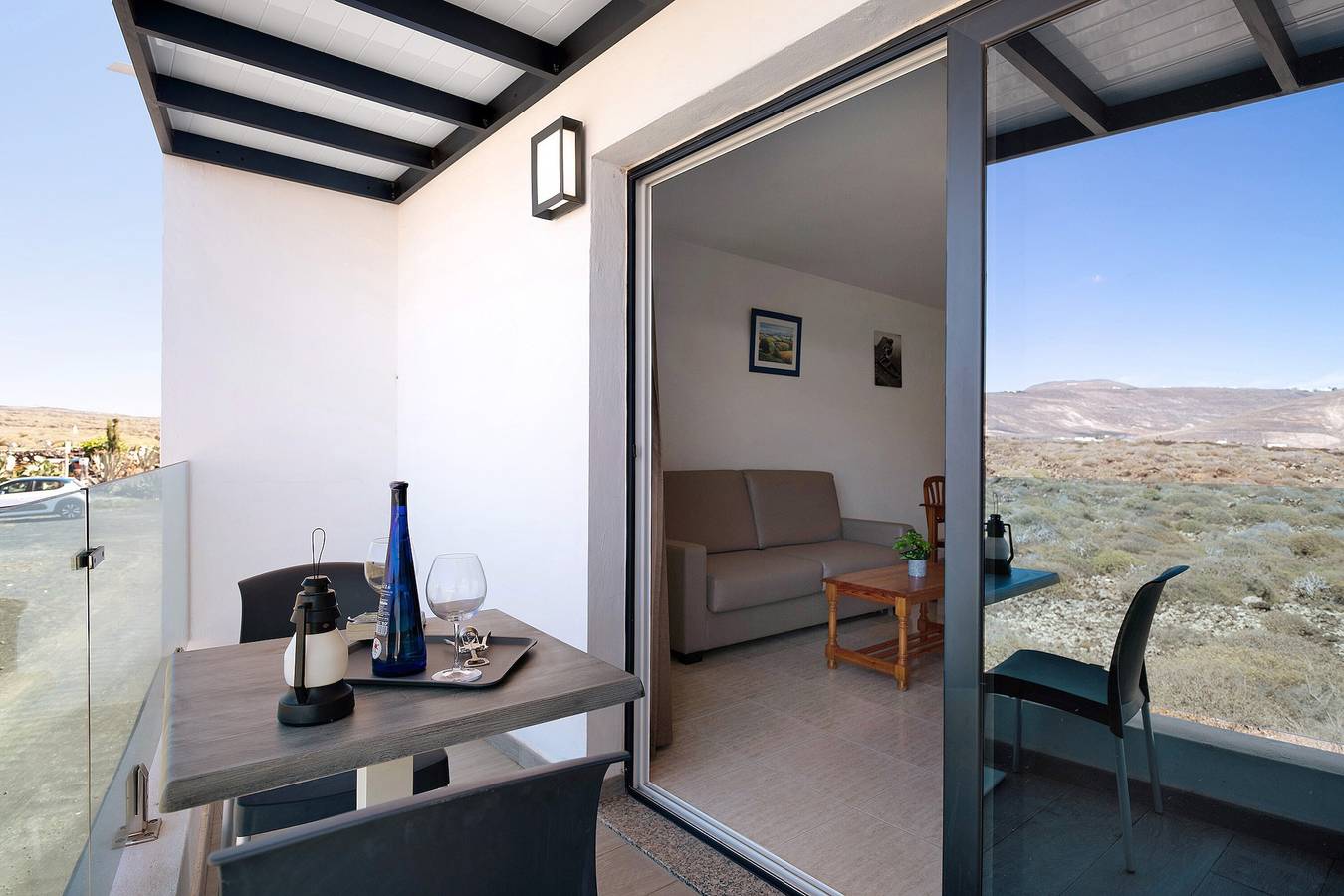 Entire apartment, Holiday Apartment “Callao Beach 10” with Mountain View, Terrace & Wi-Fi in Punta de las Mujeres, Haría
