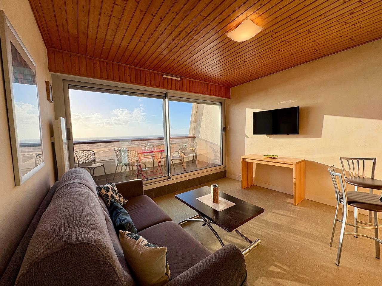Entire apartment, 1-bedroom apartment, 4 ppl, private parking, sea-facing, sailing school in Saint-Jean-de-Monts, Vendée