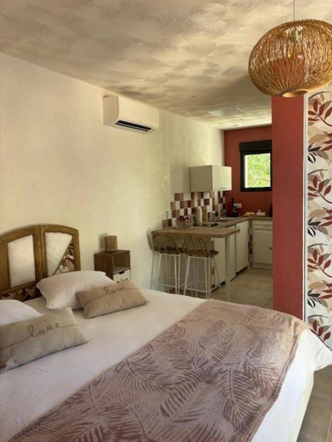 Chambre d’hôte pour 2 personnes, avec Terrasse et Jardin à Cotignac