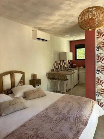 Chambre d’hôte pour 2 personnes, avec jardin et terrasse à Cotignac