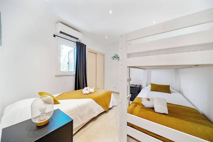Renovierte Villa, 5 Min. zu Fuß zum Vale do Lobo Strand in Vale do Lobo, Almancil