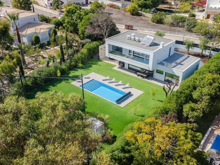 Ferienhaus für 8 Personen, mit Balkon und Garten in Portimão