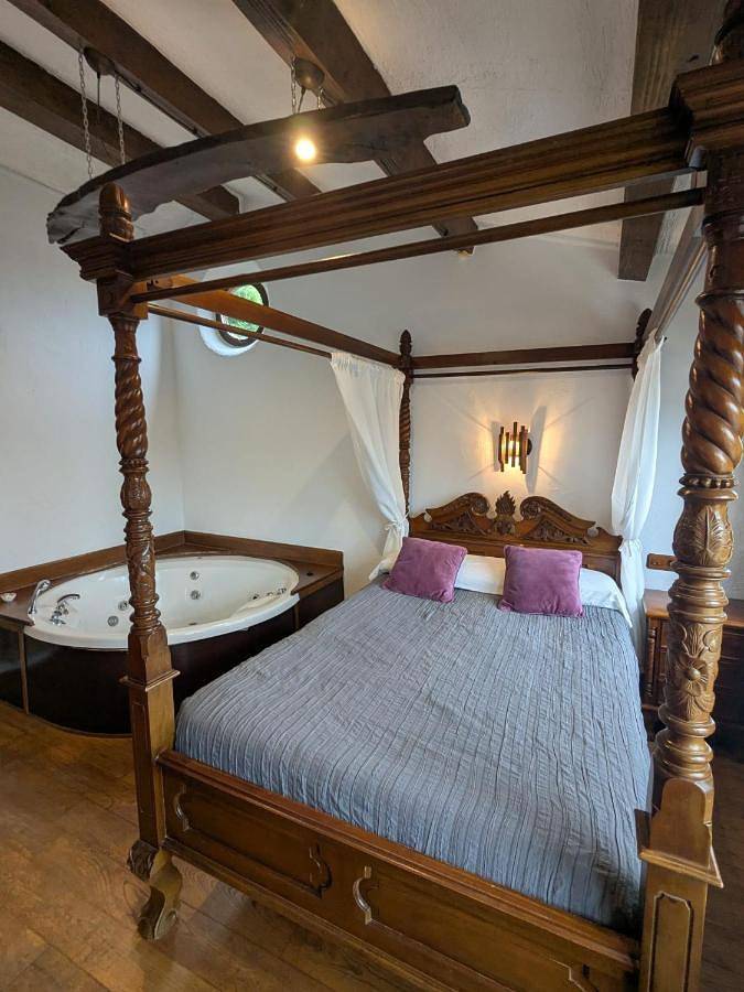 Hotel para 2 personas, con terraza además de jacuzzi y jardín, Se admiten mascotas - 1