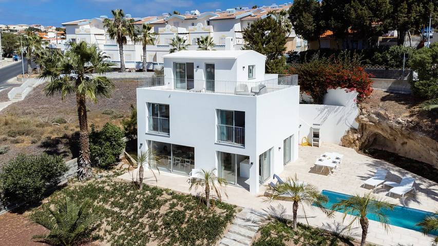 Location de vacances pour 8 personnes, avec jardin ainsi que balcon et piscine à Porto Santo - 4