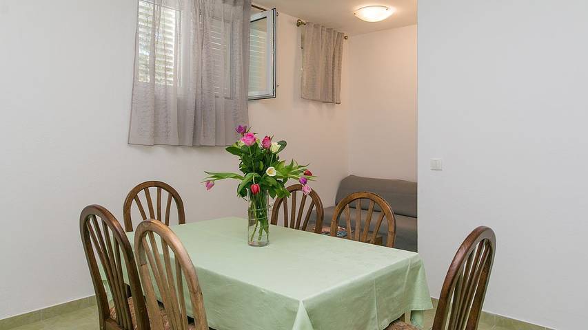 Ferienwohnung für 8 Personen, mit Terrasse in Brela - 2