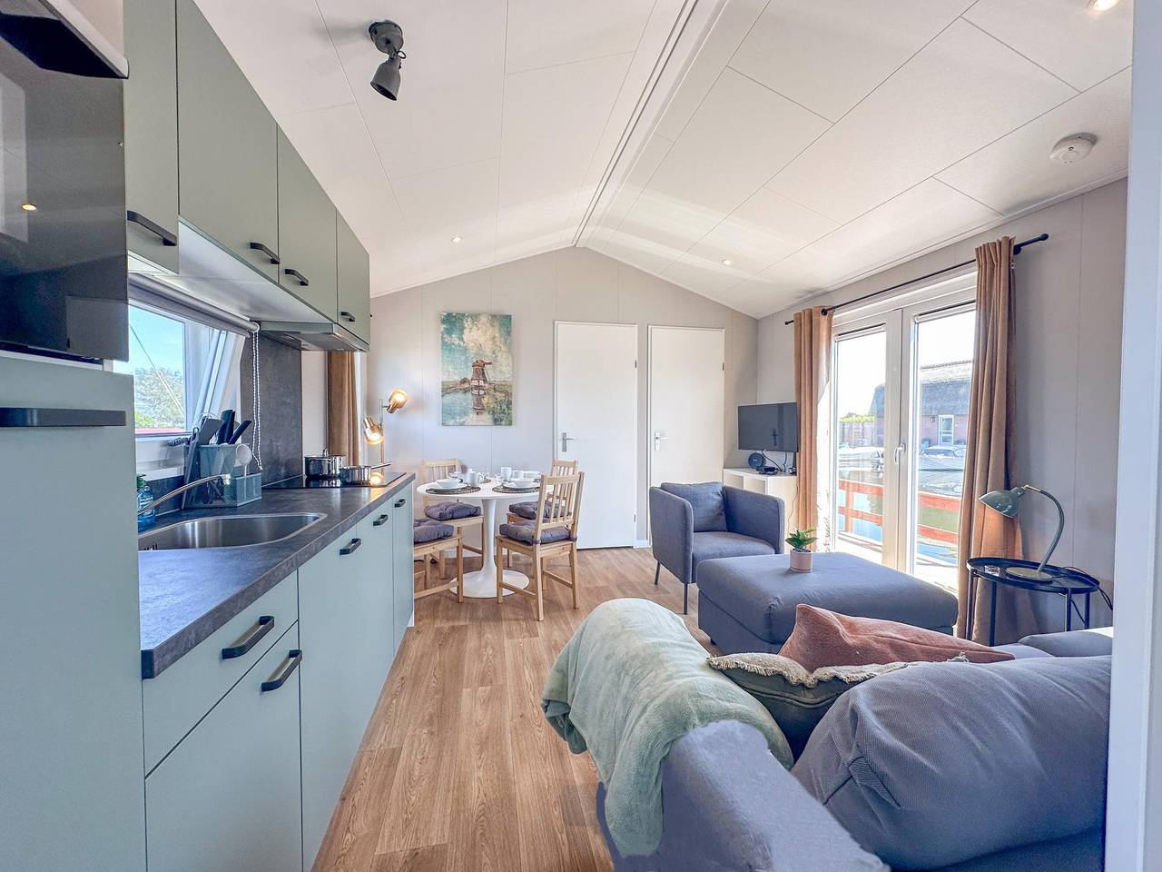 Modern chalet aan het water, met airco en terras in Breukelen, Groene Hart