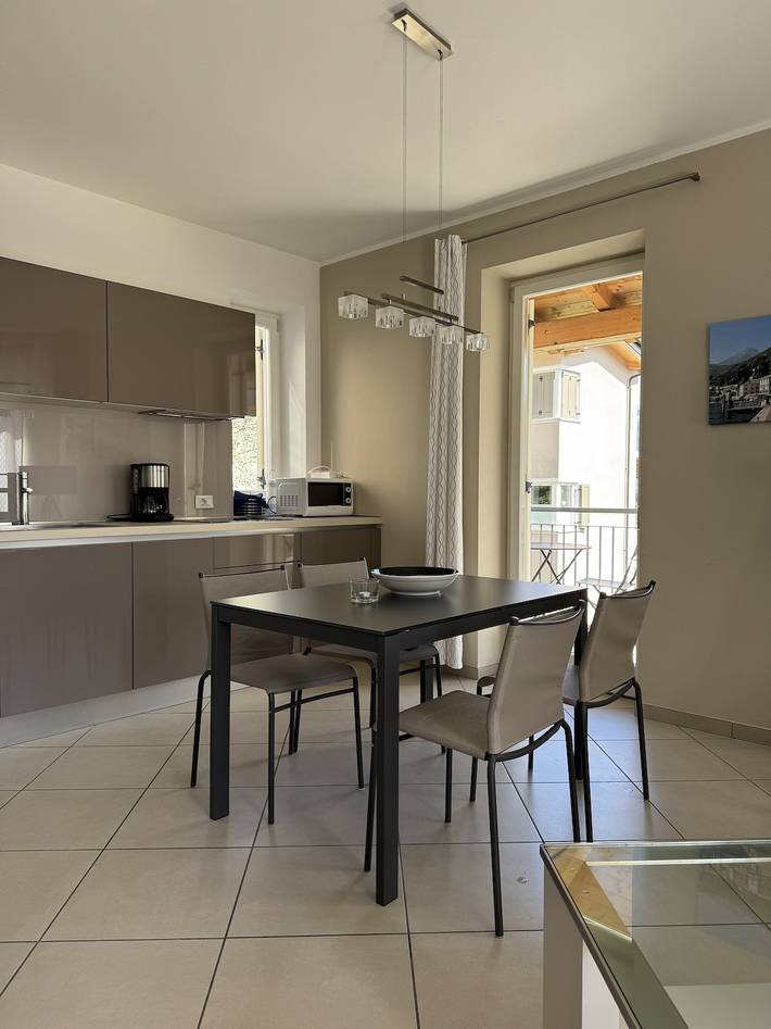 Entire apartment, Apartment 'La Villa Tesoro' with Lake View, Shared Pool and Wi-Fi in Tignale, Garda Mountains