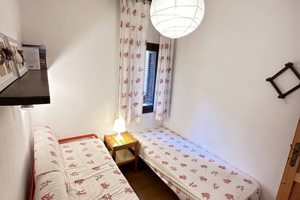 Ganze Wohnung, Schöne Bucht mit weißem Sand und kristallklarem Meer gegenüber der Insel Tavolara in Porto Istana, Gallura