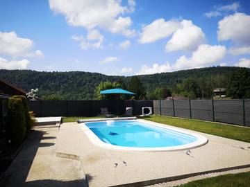 Chambre d’hôte pour 2 personnes, avec piscine et jacuzzi ainsi que sauna et jardin à Cize