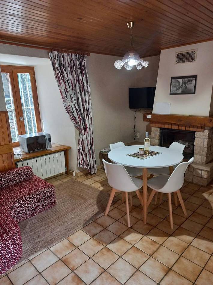 Gîte pour 4 personnes, avec terrasse, animaux acceptés à La Malène - 2