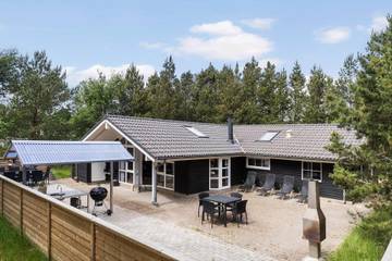 Ferienhaus für 8 Personen, mit Whirlpool und Terrasse sowie Sauna in Blavand