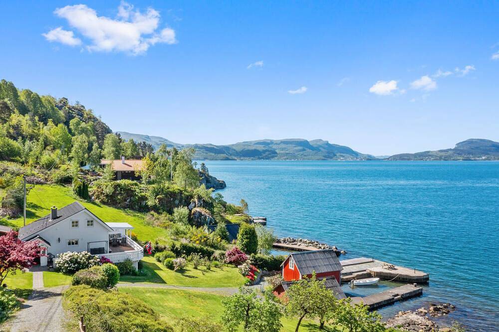 Cozy home in Skiftun with house sea view in Hjelmeland