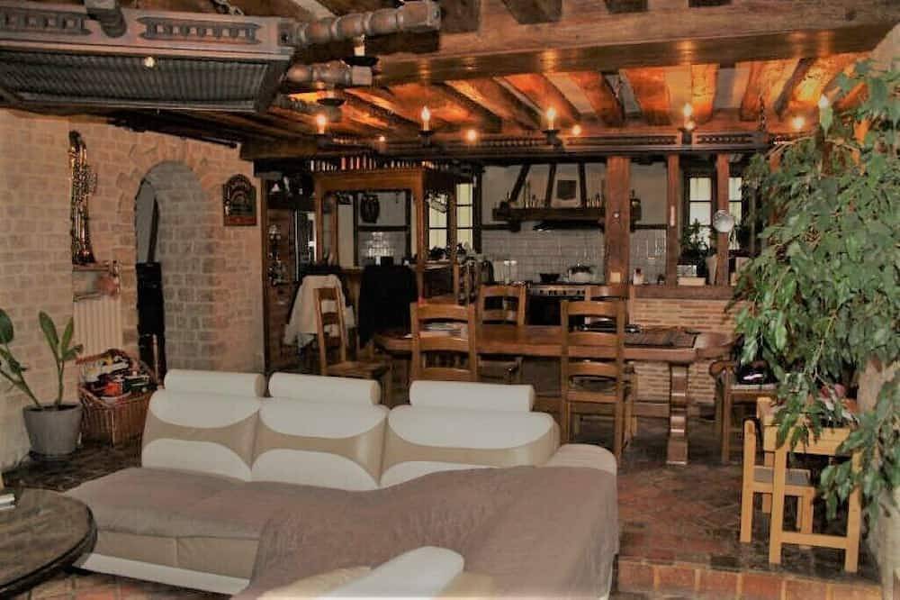 Maison de 200m² dans ancien corps de ferme rénové, pierres et poutres apparentes in Notre-Dame-des-Flots, Région de Bayeux