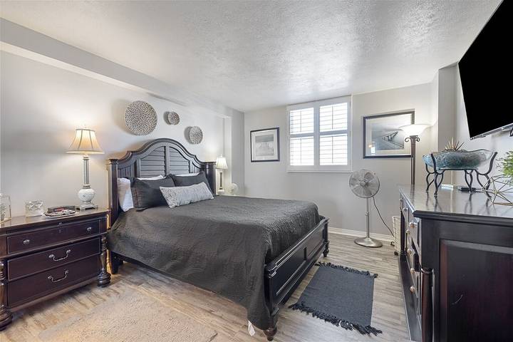 Vacation rental for 8 people, with hot tub and balcony as well as pool in Miramar Beach