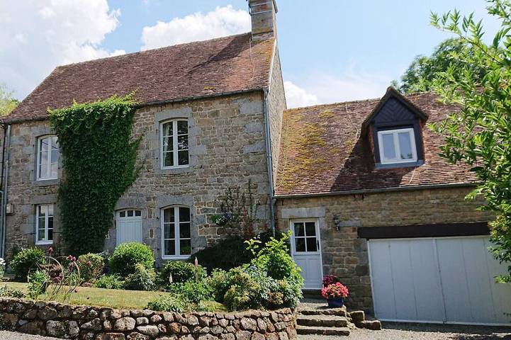 Agriturismo pour 13 personnes, avec jardin à Saint-Sauveur-de-Carrouges