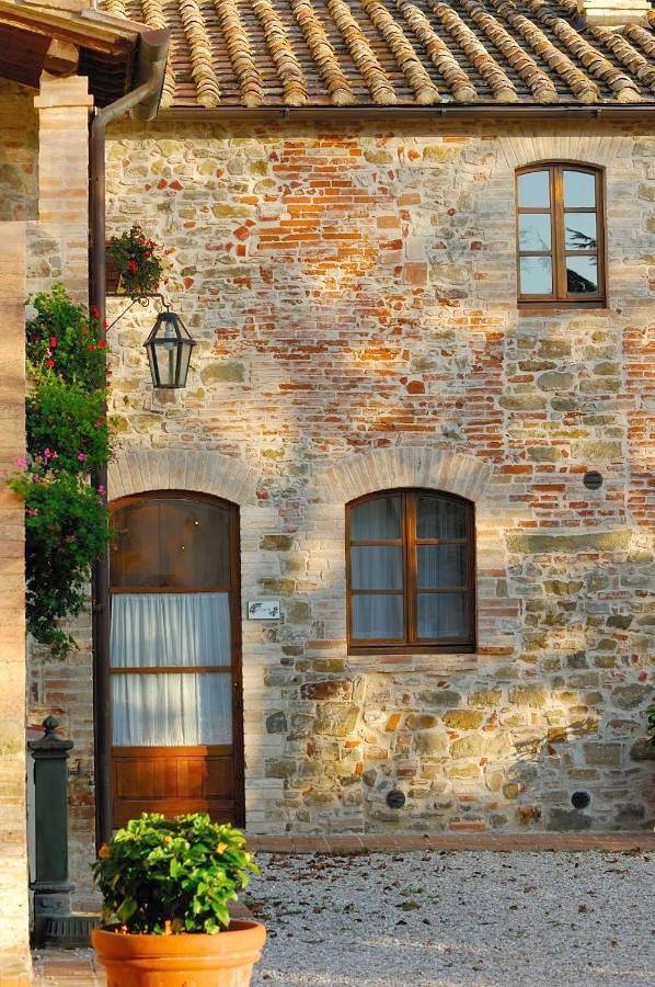 Station pour 3 personnes, avec vue sur le lac et piscine ainsi que jardin et vue à Tuoro sul Trasimeno - 2