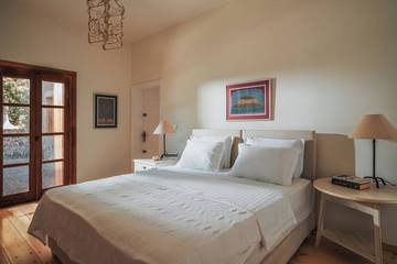 Villa for 18 People in Aegina, Islands of Attika region, Photo 4