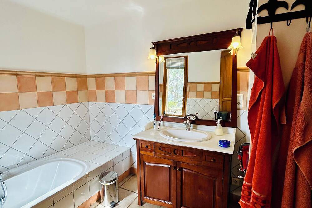 Stunning lake views & modern comforts – Provence-style house with a terrace overlooking the lake in Esparron-de-Verdon, Alpes-de-Haute-Provence