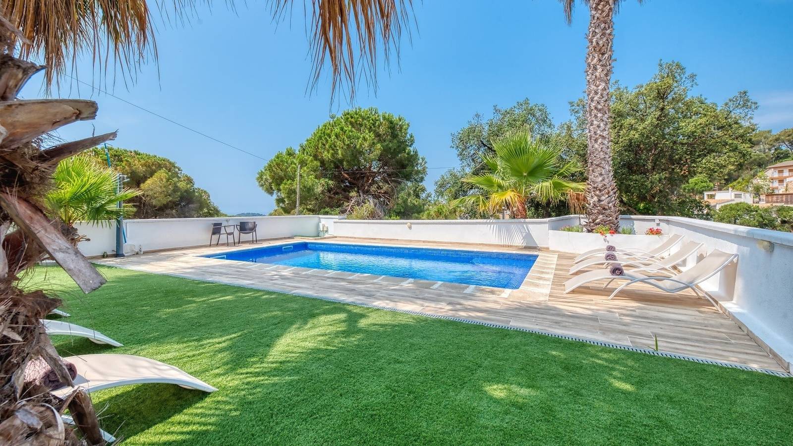 Villa "Costacabana - Marcella" con piscina privada, terraza privada y Wi-Fi in Roca Grossa, Lloret de Mar