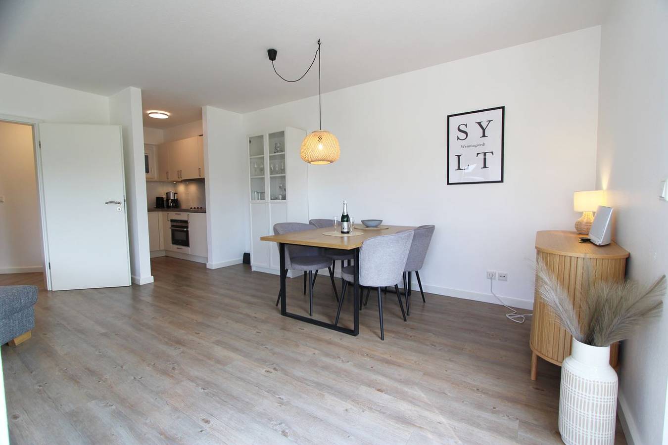 Ganze Wohnung, Moderne Zwei-Zimmer-Wohnung im Erdgeschoss des „Schloss‘ am Meer“ in Wenningstedt Hauptstrand, Wenningstedt