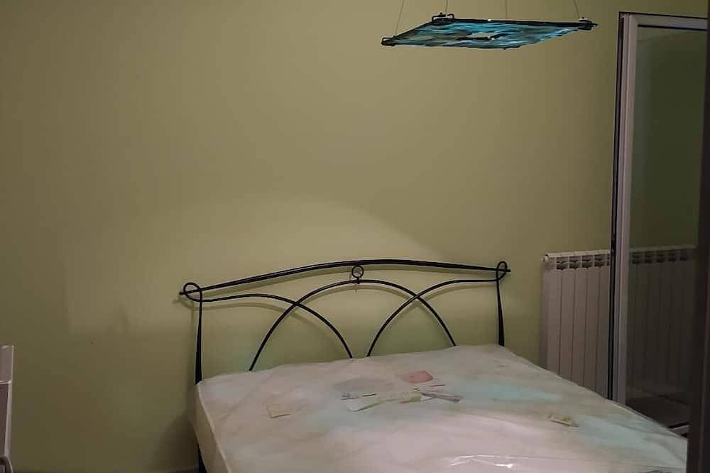 Sea view terrace, 2 bathrooms, 3 bedrooms, living room Wifi Linkem, parking, 2 km mar in Marittima, Diso